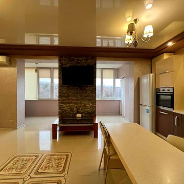 Вячеслава Чорновола вул., 60