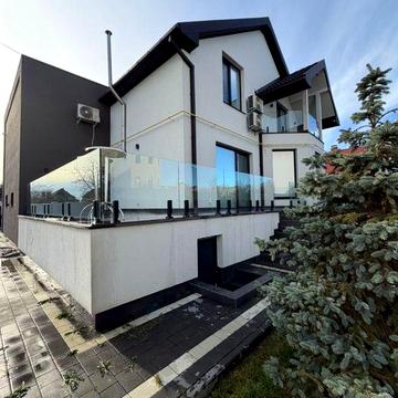 Оренда великого дизайнерського будинку