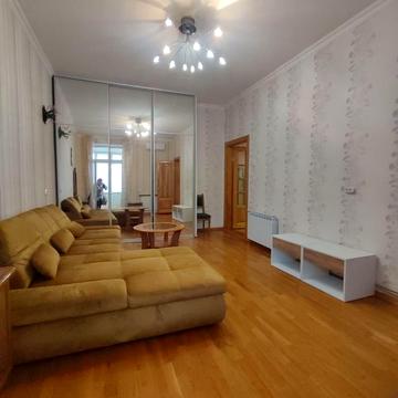 Королеви Єлизавети ІІ вул. (Глинки), 18