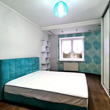 Валерія Лобановського вул., 16