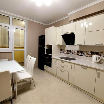 Сімї Кульженків вул. (Петра Дегтяренка), 33