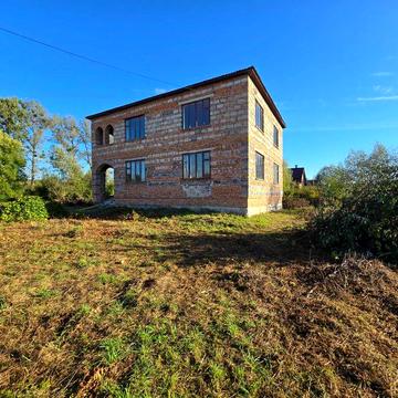 Продається великий будинок та 30 сот.землі в с.Студінка біля м.Калуш