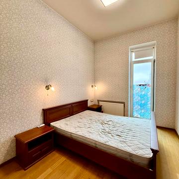 Миколи Ушакова вул., 1-Д