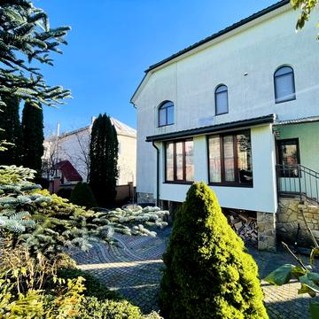 Салютна вул.