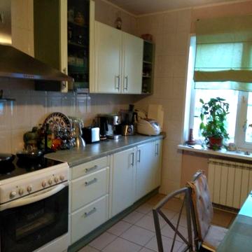 Дарницький район. М.Позняки, Б.Гмирі 1Б/6, продаж 3х кімнатної.