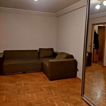 Васильківська вул., 8