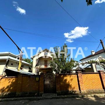 Продається приватний будинок + комерційя