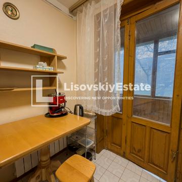 Оболонська вул., 41