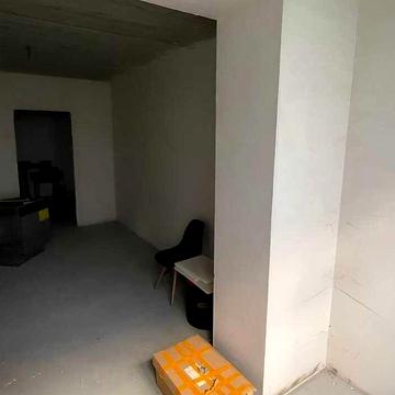 Пропонується простора 2-кімнатна квартира на Виставці