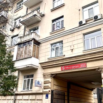 Обсерваторна вул., 8