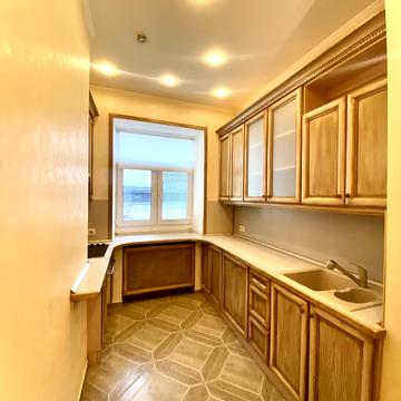 Обсерваторна вул., 8