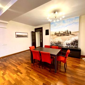 Обсерваторна вул., 8