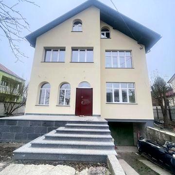 Свіженька пропозиція серед будинків.