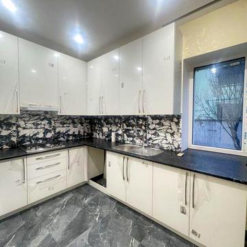 Свіженька пропозиція серед будинків.