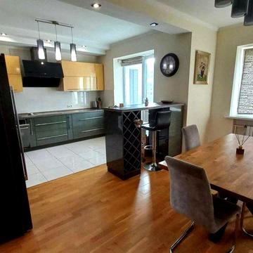 Оренда - 4-кімнатна квартира на вул. Панча, новобудова