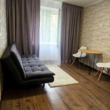 Добровольців пров., 10