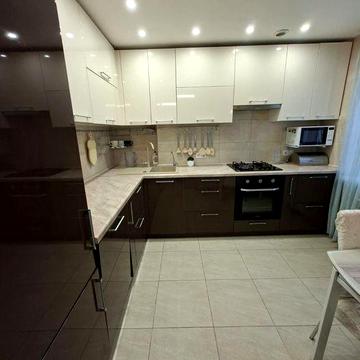 Сдам 3 ком.кв. ул.Шолохова 15.