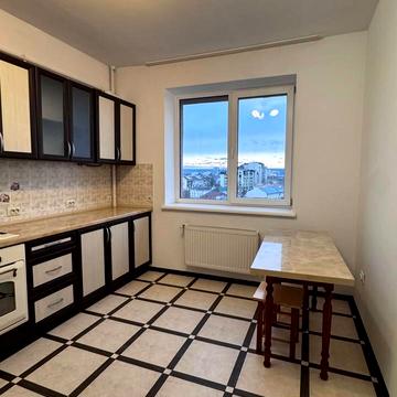 Чорновола вул., 11