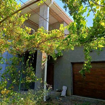 Продается  2-х эт дом в Лесках