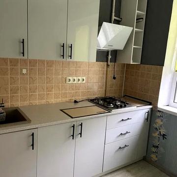 Прирічна вул., 10