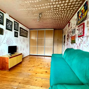 Тролейбусна вул., 15