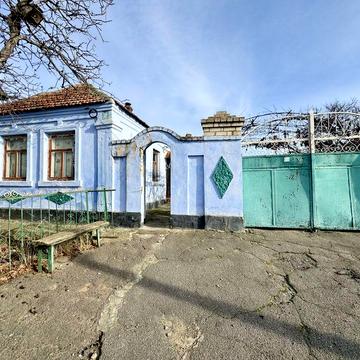 Продам будинок з великою ділянкою