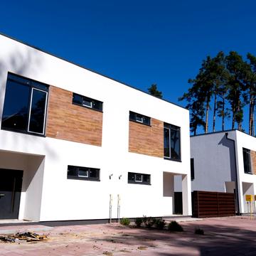 Полтавська вул., 1