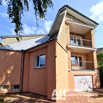 Здається  двоповерховий будинок в Кропивницькому, р-н Парк Перемоги