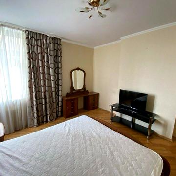 Єлизавети Чавдар вул., 8