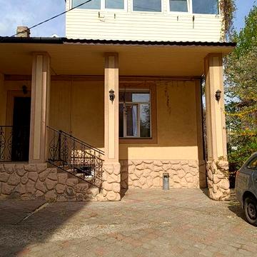 Довгострокова оренда двокімнатної квартири в будинку