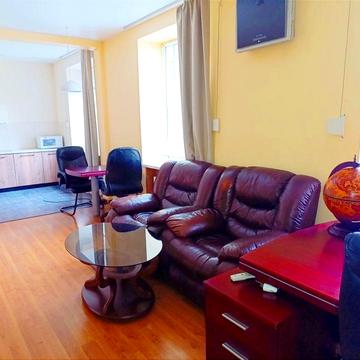 Продам  Квартиру  Центр.