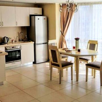 Власник.Продам квартиру з євроремонтом-бул.Лесі Українки 10