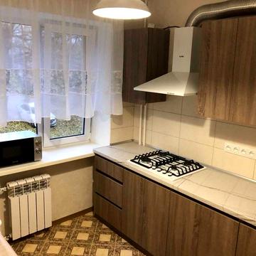 Здам 1 кімнатну квартиру центр 2-ий поверх цегляний будинок