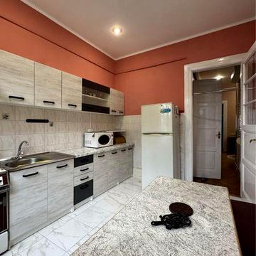 Здається  двохкімна кввртира в центральнвй частині міста, біля ЧНУ.