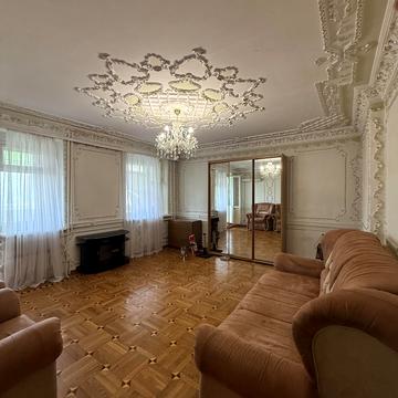 Чарівна вул., 119