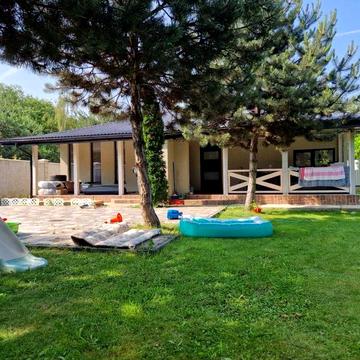 Продаж будинку з ремонтом біля набережної