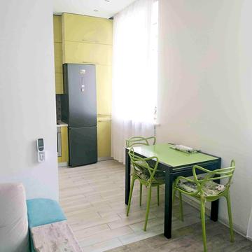 Юрківська вул., 36/10