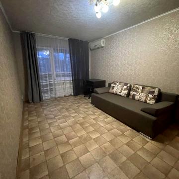 Незалежності вул. (Титова), 22