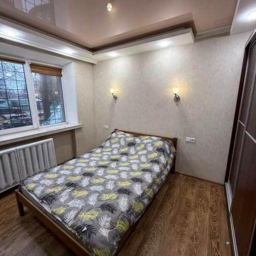 3х кімнатна можна на короткий термін , центр