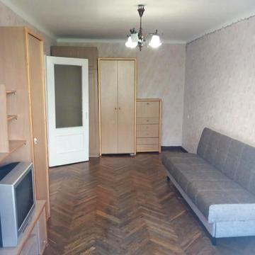 Новодарницька вул., 32