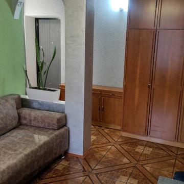 Зарічанська вул., 18