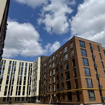 Героїв Майдану вул., 1