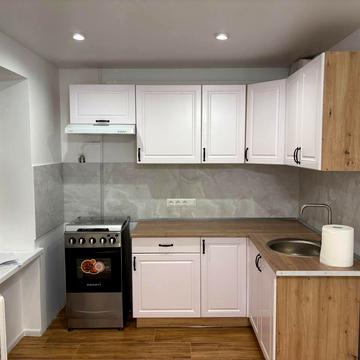 Поліська вул., 28