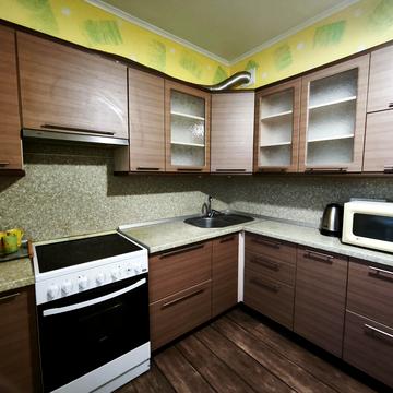 Анни Ахматової вул., 8