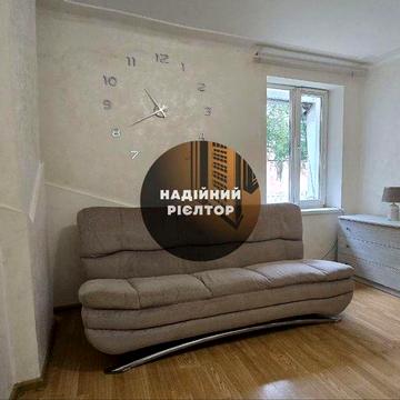 Повноційнний будинок в центрі міста з особистою ділянкою