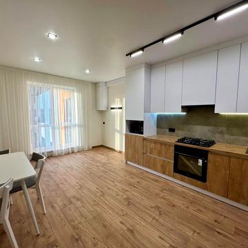 Студентська вул., 24