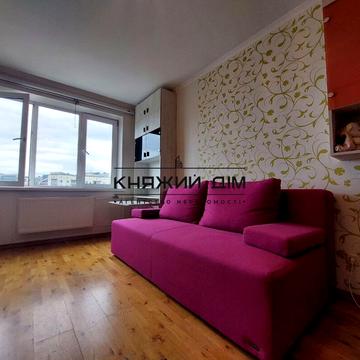 Стадіонна вул., 14