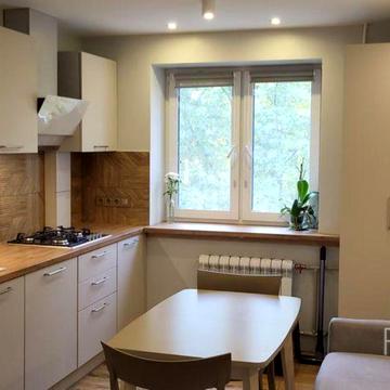 Печенізька вул., 1/7