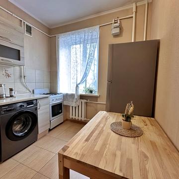 Чеська вул., 3