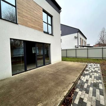 Віктора Швеця вул. (Шляхова), 64